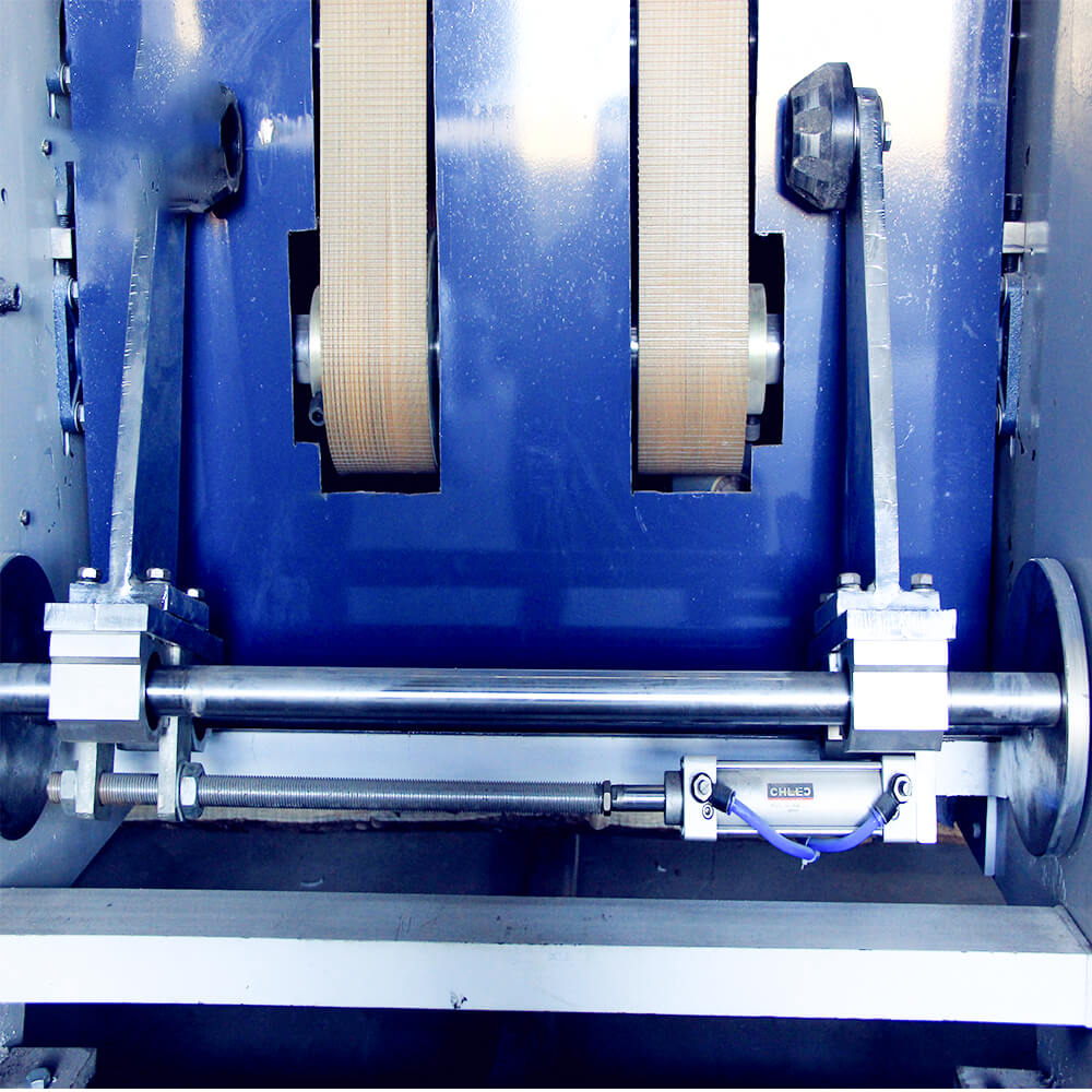 Manufacturer of Semi Auto Stretch Film Cling Film Rewinding and Slitting Machine